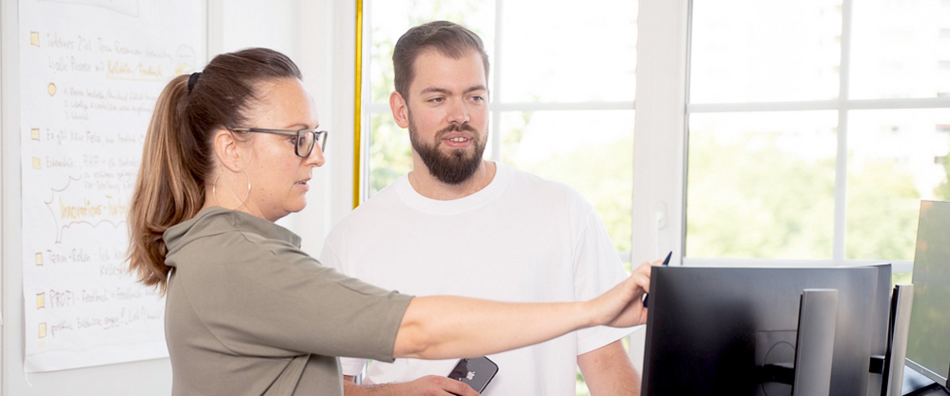 Mitarbeitende realisieren Ihren Multi-Channel-Vertrieb mit Business Central und KatarGo