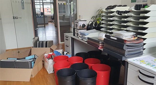 Büromaterial von B.i.Team als Spende an The Justice Project in Karlsruhe