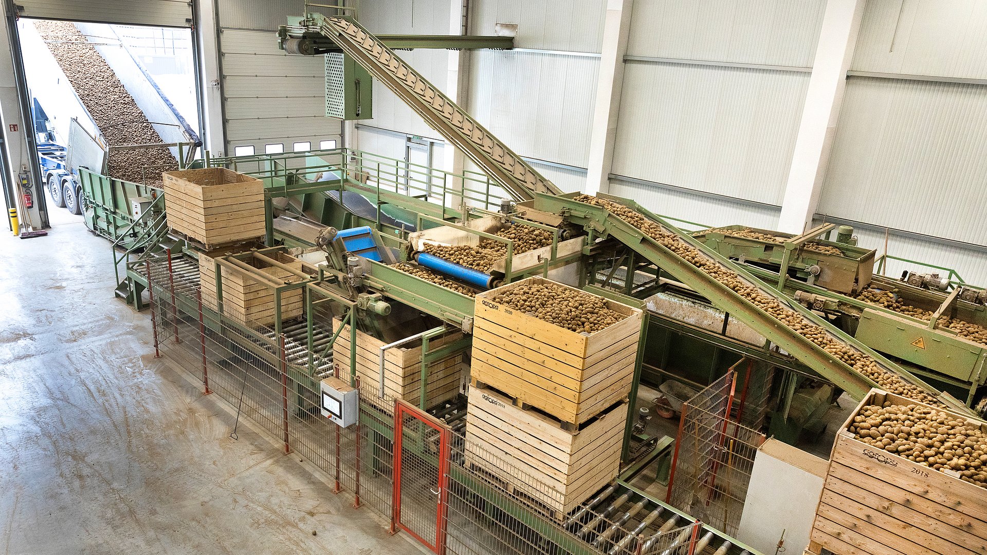 Kartoffelanlieferung bei Agropa