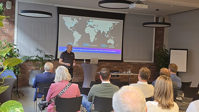Vortrag von Thorsten Harting, Microsoft, zum Thema Cloud-Souveränität und KI auf dem B.i.Team Infotag 2025. 