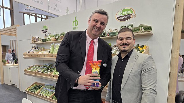 Nasir Sadat von B.i.Team am Stand der BEHR AG